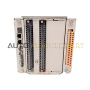 Protección y Control de Voltaje ABB REU615